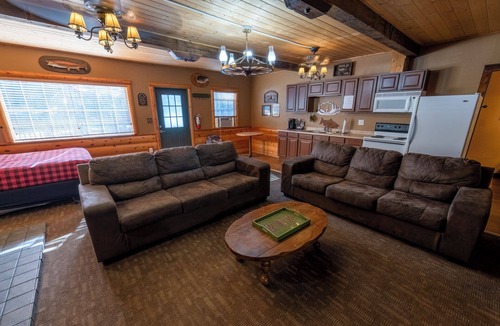 Shaver Lake Hotel | Shaver Lake Village Hotel