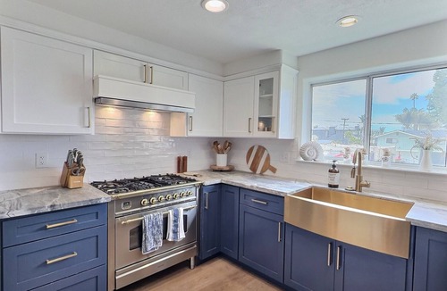 Downtown Condo | Shelly Shores: Quiet Retreat—Pet OK, Steps to Pier & Town!