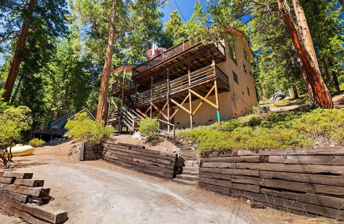 Strawberry House | Shelton Family Cabin