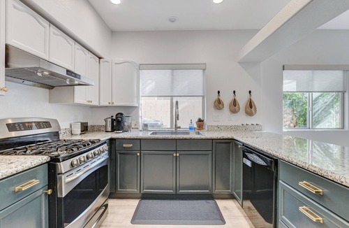 Desert Shores House | Shining home away from home! 3-bedroom house in fabulous Las Vegas with AC, WiFi