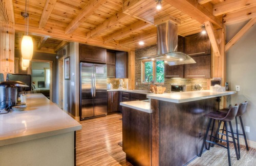 Country Club Estates House | Shining Shire - Sauna, steam shower, very cool!