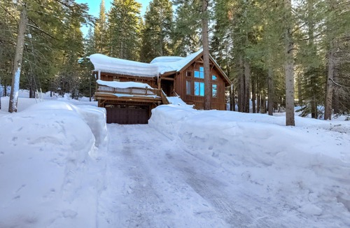Country Club Estates House | Shining Shire - Sauna, steam shower, very cool!