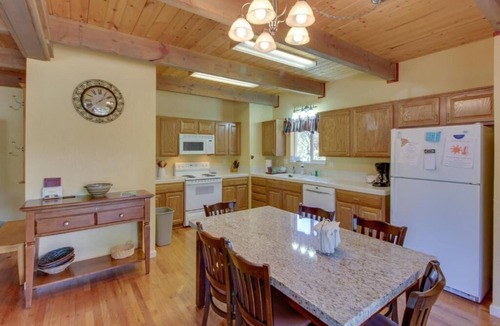 Groveland Cabin | Sierra Breeze - Your Yosemite Adventure Base Camp In Pine Mountain Lake