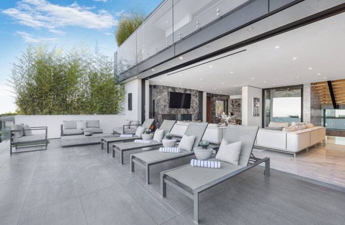 The Bird Streets Villa | Sierra Mar