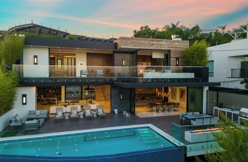 The Bird Streets Villa | Sierra Mar