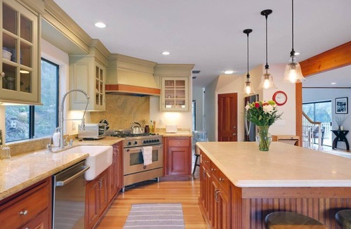Montecito House | Sierra Skies - 4BR Montecito Retreat w/Hot Tub + Views + Close to Beach + Town