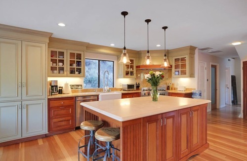 Montecito House | Sierra Skies - 4BR Montecito Retreat w/Hot Tub + Views + Close to Beach + Town
