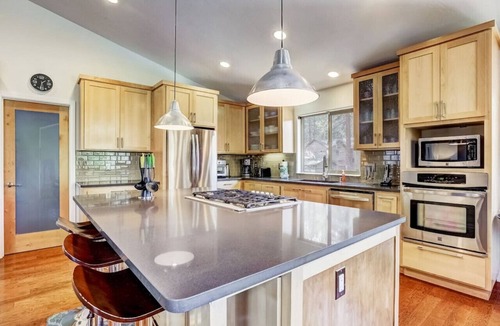 Black Bart House | Sierra Solace - Gas Fire Pit, BBQ & near Forest