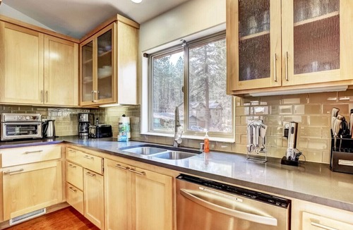 Black Bart House | Sierra Solace - Gas Fire Pit, BBQ & near Forest