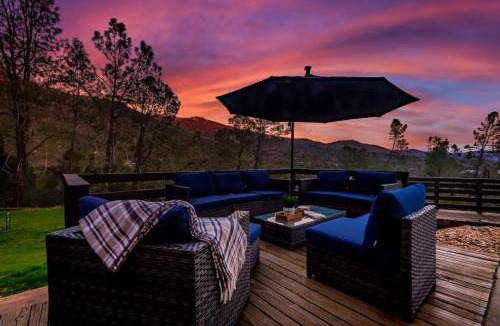 North Fork Cabin | Sierra Vista Lookout Lodge with Creek, Waterfall and Waterholes, minutes from Bass Lake and Yosemite South Gate