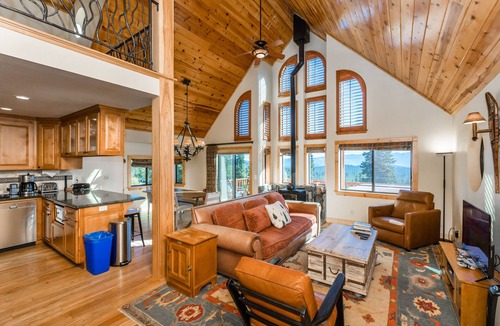 Truckee House | SierraScape Hot Tub Over Gorgeous MtnViews, Arcade, SteamShower, 400M Wifi, EV Charger +Pet Friendly