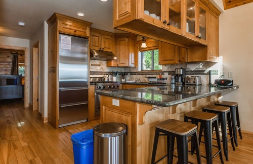 Truckee House | SierraScape Hot Tub Over Gorgeous MtnViews, Arcade, SteamShower, 400M Wifi, EV Charger +Pet Friendly