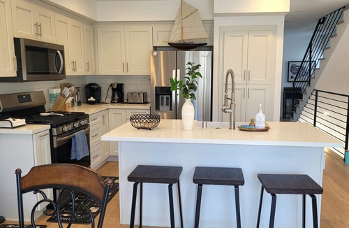 Silver Strand House | Silverstrand Escape 3bd 2ba; 4 min walk to shore! no pets 30 night minimum