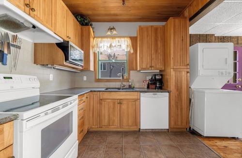 Simcoe House | SIMCOE SUITES - QUIET 3 BEDROOM HOUSE