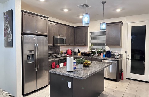 Chino House | Single House! One Bedroom Downstairs!Near Ontario! Pet Friendly! 500 Mbps WiFi !