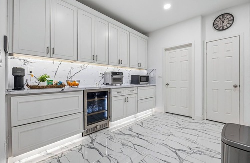 Victorville House | Single-story family & pet-friendly home w spacious fenced yard