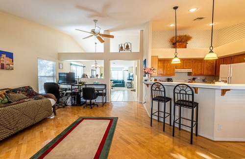 Spring Valley House | Single Story Home ! 4K beds! w/strip view, 15min to strip/conv. & Airport.