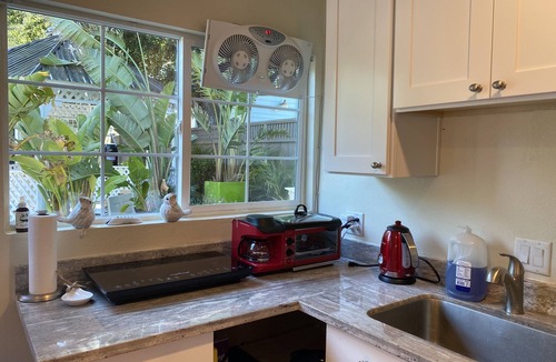 Ryland Cottage | SJ Downtown Private Guess House with Gated Parking Room7