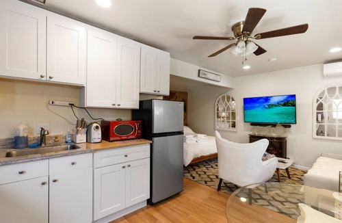 Ryland Cottage | SJ Downtown Private Guess House with Gated Parking Room7