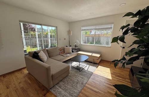 South San Jose House | SJ Travelers dream home! Spacious 4bed 4bath house in a quiet neighborhood.