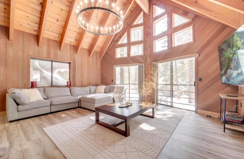 Pla-Vada Woodlands House | Ski, Hike & Fish: Cabin w/Deck in Soda Springs!