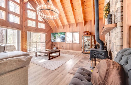 Pla-Vada Woodlands House | Ski, Hike & Fish: Cabin w/Deck in Soda Springs!