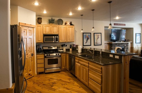 Sandpoint Ski Chalet | ❄Ski in/out❄- Best Group Rental on Schweitzer- Book now for holidays!