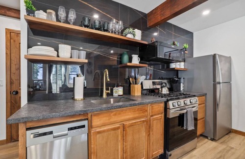 Tahoe Village House | Ski In/Out | Hot Tub & Slopeside Views | Sleeps 4