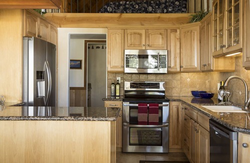 Mammoth Lakes Condo | SKI IN/OUT On the Mtn. above Cyn Ldge, Slps 8, Dlx Great Location for skilled