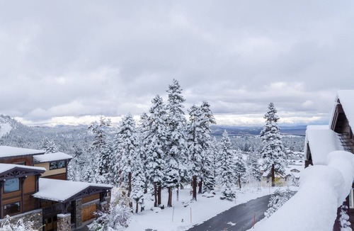 Mammoth Lakes House | Ski-in/Ski-Out 5 Bedroom Luxury Home