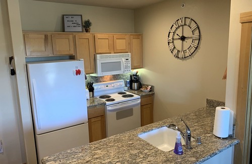 Mammoth Lakes Condo | Ski-In/Ski-Out - Top Floor - Juniper Spring Lodge Unit 533