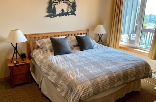 Mammoth Lakes Condo | Ski-In/Ski-Out - Top Floor - Juniper Spring Lodge Unit 533