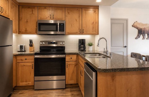 South Lake Tahoe Resort | Ski-In/Ski-Out Marriott's Timber Lodge Resort + Resort Amenities Included.