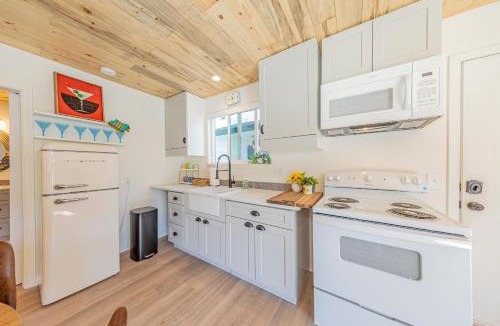 Yosemite Forks House | Skyfalls Retreat Mid-Century Guesthouse near Yosemite
