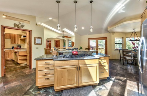Country Club Estates House | Skyline Contemporary 3BR, 4BA, Game Room, Spa