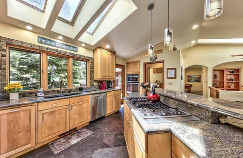 Country Club Estates House | Skyline Contemporary 3BR, 4BA, Game Room, Spa
