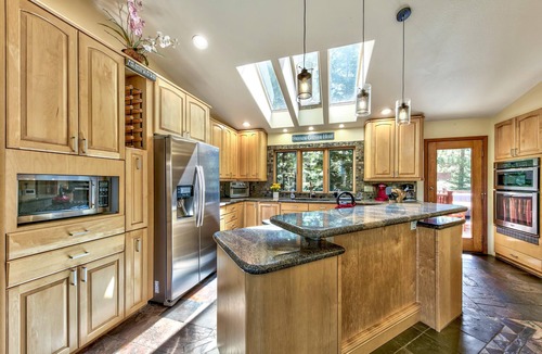 Country Club Estates House | Skyline Contemporary 3BR, 4BA, Game Room, Spa