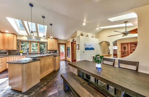 Country Club Estates House | Skyline Contemporary 3BR, 4BA, Game Room, Spa