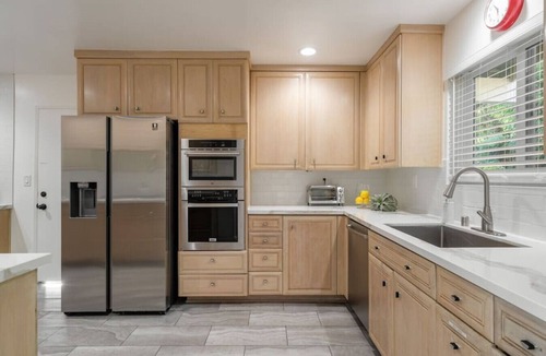 Whittier House | Skyline Retreat|Heated PoolSpa|Parking|Overlooking