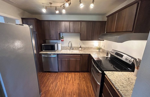 Raisin House | Sleek and Quiet 2-bedroom Suite by Olive Grove