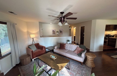 Raisin House | Sleek and Quiet 2-bedroom Suite by Olive Grove