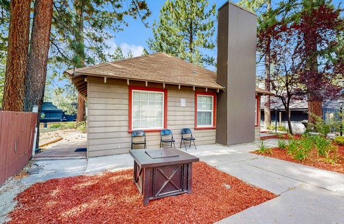 Lakeside Park Cabin | Sleek Bungalow with Hot Tub | 3 Blocks to Heavenly Gondola, 12 Mins to Beach