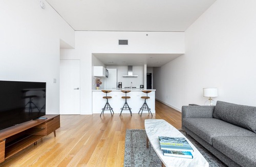 Downtown Los Angeles Apartment | Sleek Downtown 1BR w/ Gym, Doorman, near Metro Center, by Blueground