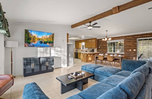 Ahwahnee House | Sleeps 30 - Spacious - 3 Houses on 40 acres - Hot Tub - Game Room