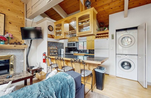 South Lake Tahoe Condo | Slopeside alpine condo with gas fireplace, shared hot tub-at base of Heavenly Lodge