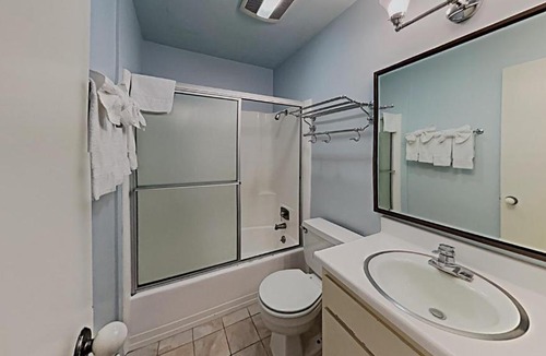 Mammoth Lakes Apartment | Slopeside Four Bedroom Homes at 1849 Condos - Free Wifi & Parking!
