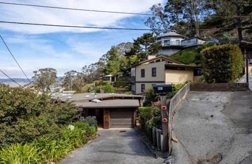 Pedro Point House | Small Home with Ocean View walk to Restaurants Brewery Shops Beach