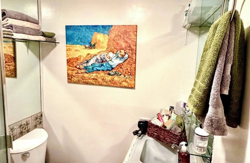 Beachwood Canyon Apartment | Small studio apartment, Beachwood Canyon. Summer rental only.