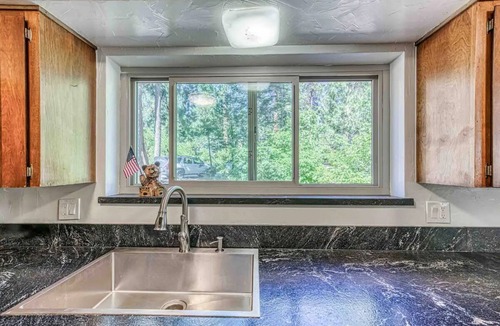 Sierra Cedars Cabin | Smoke Tree Getaway in Shaver Lake - Pet friendly!