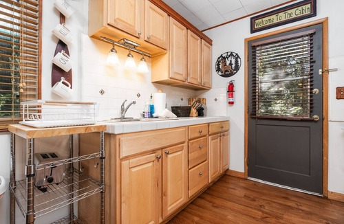 Sierra Cedars Cabin | Smoke Tree | Newly Updated Cozy Cabin Retreat